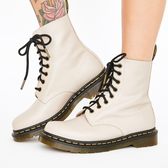 Rare Dr Martens Wanama Natural Pascal 